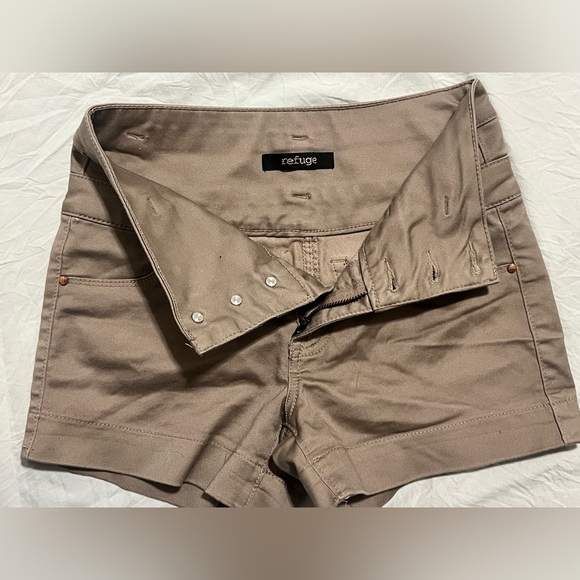 Refuge Women's Mauve High Waisted Button Up and Zipper Shorts Size 0 - Picture 9 of 15